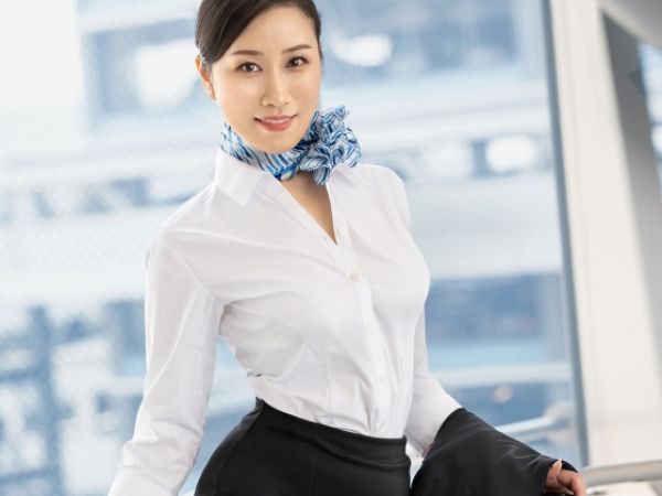 【美熟女CAの危険な情事】『フライトの後は…』性欲旺盛な現役CAが夫、セフレ、そして機内で一目惚れした男と次々と生ハメセックス！淫乱すぎる3P＆不倫セックスで乱れまくる♥