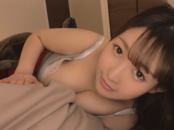 【夜這い痴女の逆襲】『ねぇ、今夜は私が癒してあげる…』巨乳美女が隣で寝てるフリして、悶々とした男を優しくエロくヌきまくる！夜這いプレイが止まらない♡