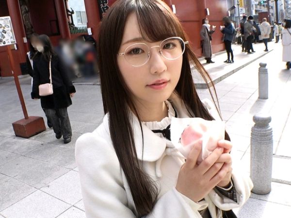 【ナンパ成功】色白ロリ美少女、電マ&手マンで大洪水!!文系女子の敏感ボディがデカチン激ピストンで痙攣イキ!!ちっぱい&桃尻が超エロい!