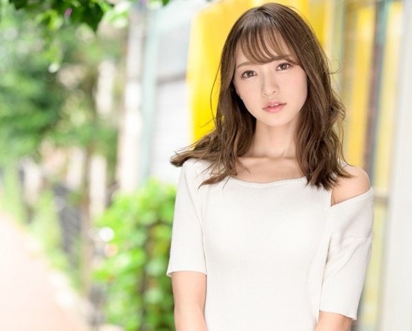 【スレンダー美ボディお姉さんの甘い誘惑】『あなたの部屋で…』素人男性宅で恋人気分を味わうお姉さん！甘いキスから始まる濃厚セックスで、スレンダーボディを悶えさせイキまくり♡