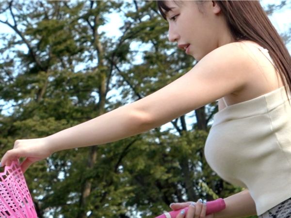 【爆乳素人美女の淫乱プレイ】『すごい…乳揺れまくり！』Jカップのド迫力おっぱいを揺らしながら、バック・立ちバック・騎乗位で激イキ！フェラも甘々で、デカ乳を武器に男を骨抜きにしちゃう！♡