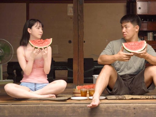 【夏の田舎で幼馴染と汗だくセックス】『暑い夏はエッチが一番!』セミの声が響く中、幼馴染とひたすら交わる肉欲まみれの濃厚プレイ!蒸し暑さも忘れるほど熱いセックスに溺れる二人!