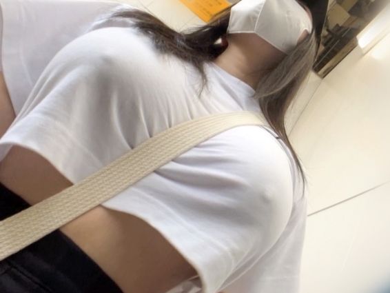 【爆乳保育士の秘密の遊び】Iカップのノーブラおっぱいが誘惑♡下乳チラ見せで男を惑わす淫乱保育士とコスプレセックス！！敏感な乳首がビンビンに反応しちゃう☆