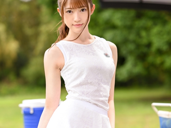 【汗だくテニス女子】スレンダーボディが野外で激しく交わる！日焼け跡がエロい彼女が、汗まみれで感じまくる♡野外で燃え上がる熱いセックス！