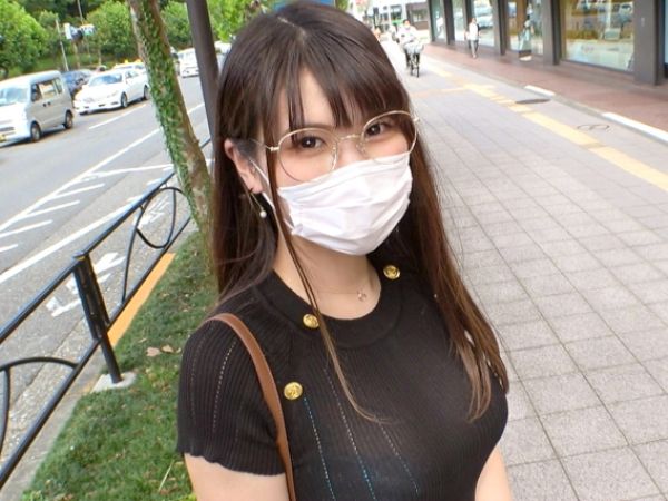 【デカ乳OLナンパ】メガネが似合うドMボディのOLさん、街中で声をかけられまさかのSEX！デカ乳を揺らしながらデカチンで膣奥を激しく突かれ、感じまくる！！