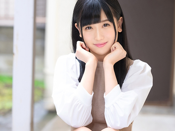 【素人宅で中出しSEX】『お兄さん、気持ちいい？』21歳のウブ美少女が、素人男性宅で大胆ご奉仕！一生懸命なフェラに我慢できず、生挿入で激ピストン！無垢な笑顔と敏感ボディにメロメロ必至のエロ可愛いハメ撮り！♡