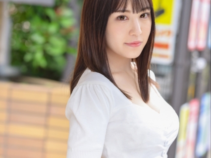 【神カワ美少女が素人宅訪問】『緊張する…』ふわふわボディの超絶美少女が一般男性と初合体！素人チンコに本気で感じちゃう姿がエロかわいい♡