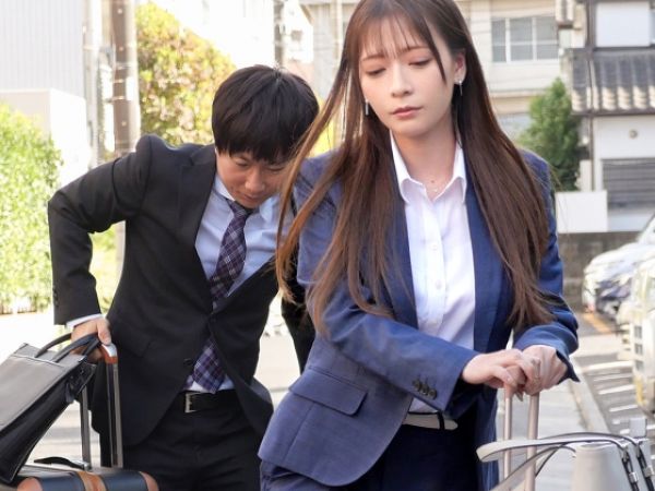 【女上司の逆夜這い】『どっちが気持ちいい？正直に言いなさいよ』出張先のホテルで後輩男子を誘惑する痴女上司！彼女とのセックスを比較されながら、ねっとりフェラ＆騎乗位で朝まで精子を搾り取る！