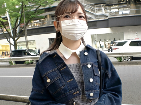 【素人】清楚だけどくっそエロい眼鏡美女っ！『感じちゃいます…///』特急不満で火照った身体を慰めるっ！！