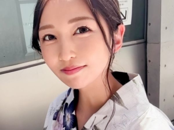 【浴衣美女と危険な夏】『生はダメ…』神スタイルお姉さんが浴衣姿で誘惑！ハミ出る美尻を揺らし、騎乗位＆バックで激しく繋がる着衣半裸SEX！♡