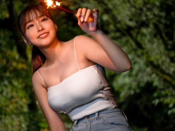 【田舎で出会った禁断の恋】『東京から来た巨乳娘が…』見知らぬ男とのひと夏の同棲生活!!田舎のワンルームで繰り広げられる肉欲の宴!!